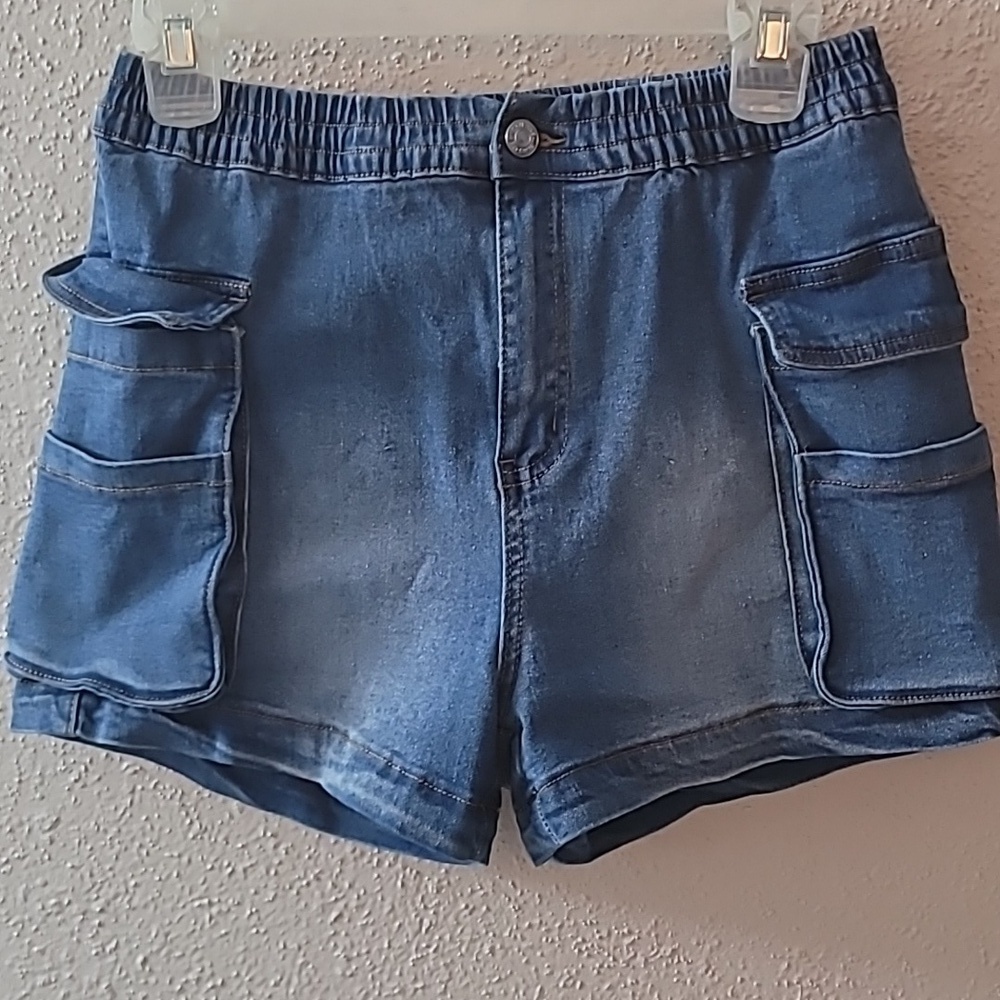 HIGH WAISE DENIM W/ DESIGN POCKETS SHORTS NWT SHEIN - Picture 3 of 5